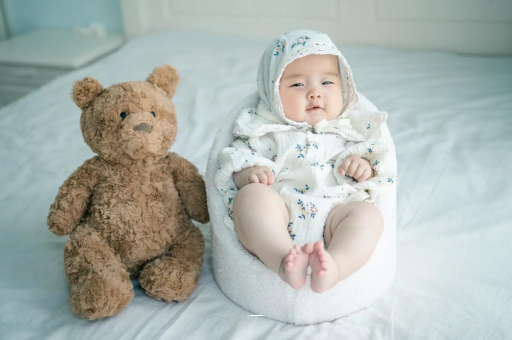成都宝宝吃不饱母乳的症状